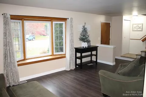 439 Springbrook Cres, Saline, MI 48176 photo 6
