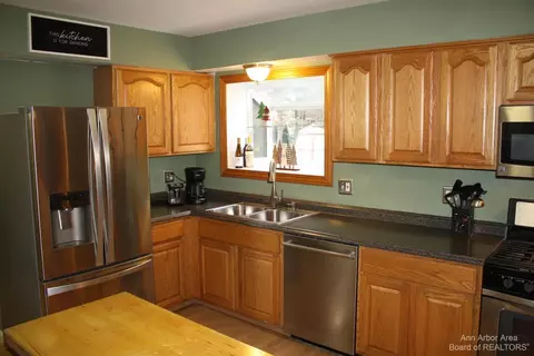 439 Springbrook Cres, Saline, MI 48176 photo 9