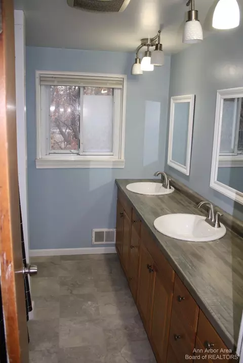 439 Springbrook Cres, Saline, MI 48176 photo 18