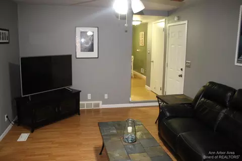 439 Springbrook Cres, Saline, MI 48176 photo 11