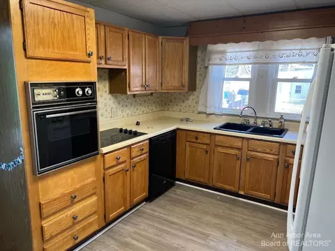 475 Arbor Ave, Monroe, MI 48162 photo 6