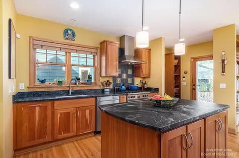 1611 Morton Ave, Ann Arbor, MI 48104 photo 21