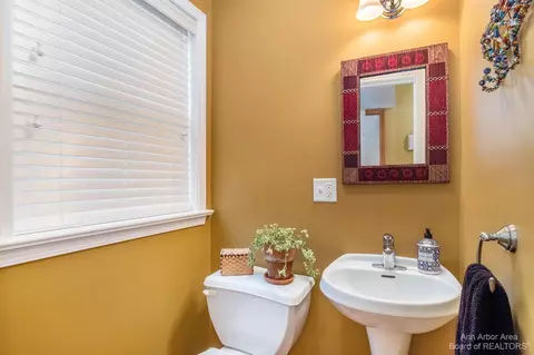 1611 Morton Ave, Ann Arbor, MI 48104 photo 32