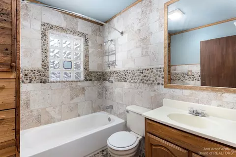 38633 Wade Rd, Romulus, MI 48174 photo 8