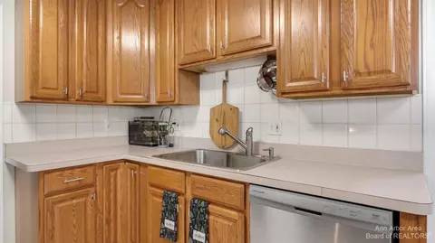 6240 S State St, Saline, MI 48176 photo 8