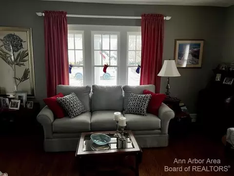 321 W Lorain St, Monroe, MI 48162 photo 5