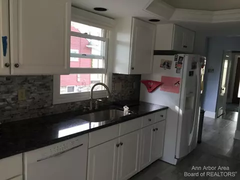 321 W Lorain St, Monroe, MI 48162 photo 8