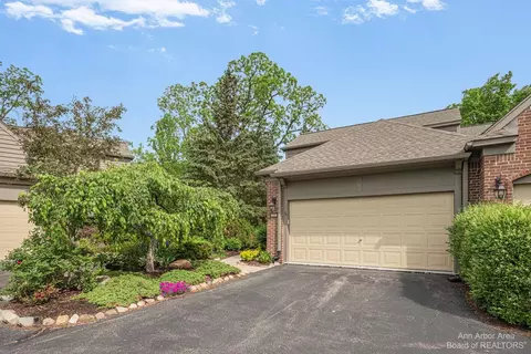 1908 Boulder Dr, Ann Arbor, MI 48104 photo 2