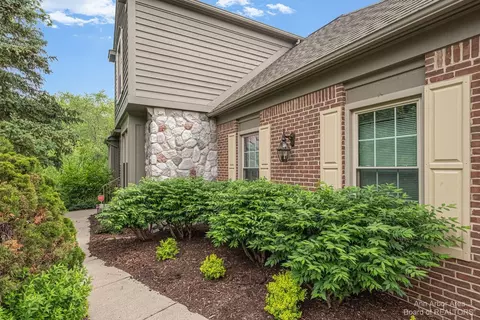 1908 Boulder Dr, Ann Arbor, MI 48104 photo 4
