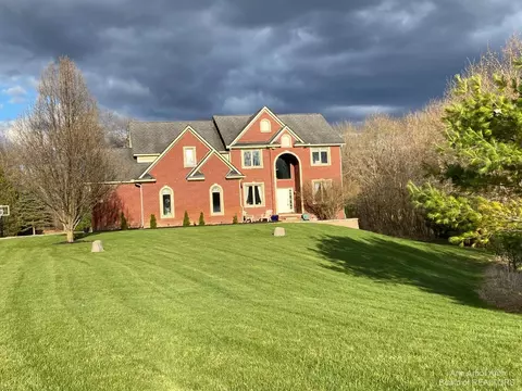 824 Pinecrest, Dexter, MI 48130 photo 2