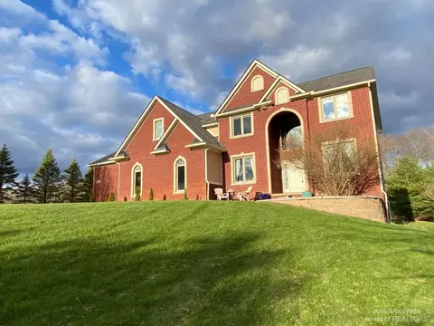 824 Pinecrest, Dexter, MI 48130 photo 1