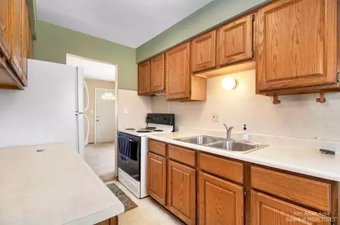 8290 Kempa St, Romulus, MI 48174 photo 6