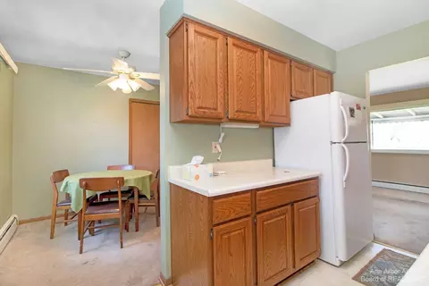 8290 Kempa St, Romulus, MI 48174 photo 7