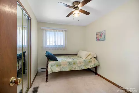 8290 Kempa St, Romulus, MI 48174 photo 11