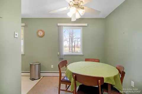 8290 Kempa St, Romulus, MI 48174 photo 9