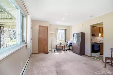 8290 Kempa St, Romulus, MI 48174 photo 4