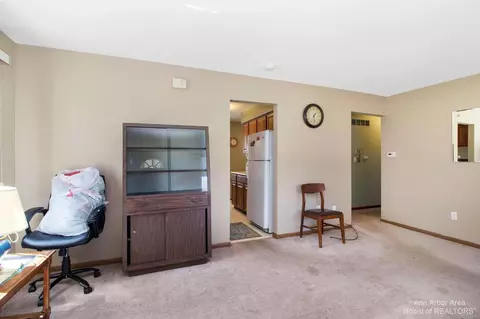 8290 Kempa St, Romulus, MI 48174 photo 2
