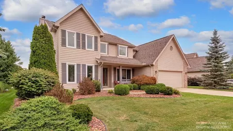 383 E Castlebury Cir, Saline, MI 48176 photo 2