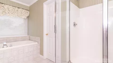 383 E Castlebury Cir, Saline, MI 48176 photo 25