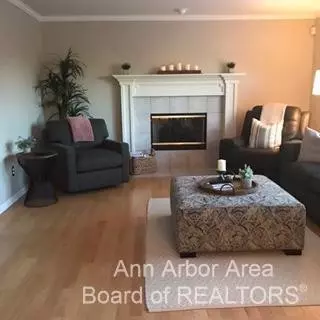 383 E Castlebury Cir, Saline, MI 48176 photo 8
