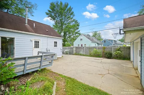 370 Everett St, Milan, MI 48160 photo 8