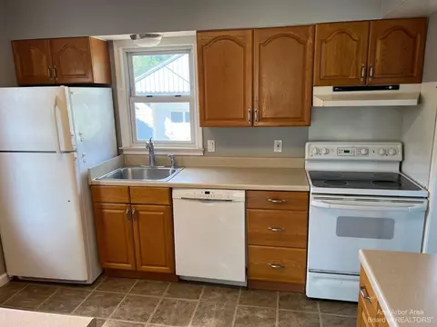 370 Everett St, Milan, MI 48160 photo 12
