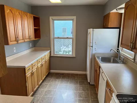 370 Everett St, Milan, MI 48160 photo 10