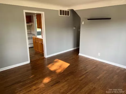 370 Everett St, Milan, MI 48160 photo 15