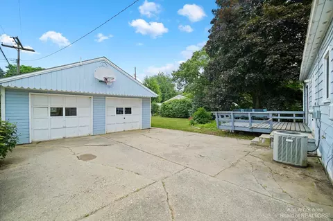 370 Everett St, Milan, MI 48160 photo 6
