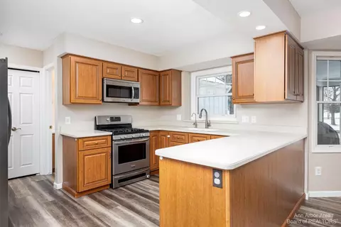 5950 Bellwether Dr, Saline, MI 48176 photo 11