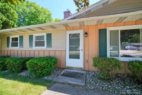 4033 Haviland Dr, Adrian, MI 49221 photo 2