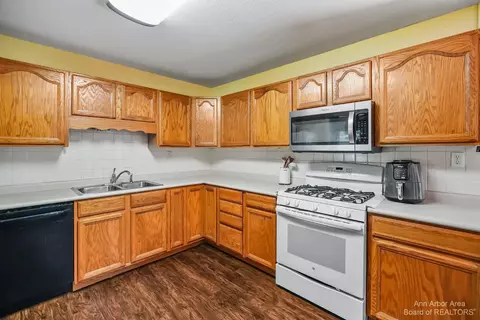 4033 Haviland Dr, Adrian, MI 49221 photo 11