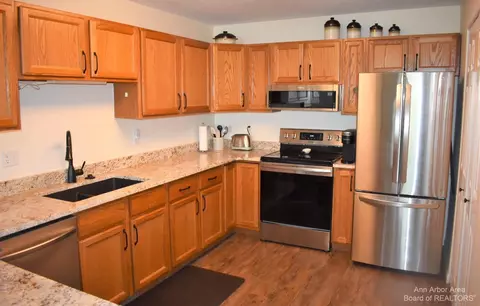 601 Carriage Dr, Tecumseh, MI 49286 photo 8