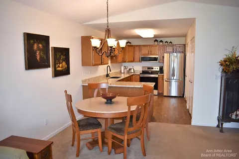 601 Carriage Dr, Tecumseh, MI 49286 photo 6