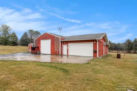 1075 W Bemis Rd, Saline, MI 48176 photo 3
