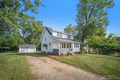 724 Jasper St, Jackson, MI 49203 photo 2