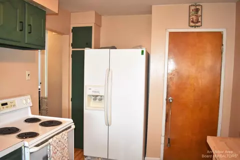 8008 Hipp St, Taylor, MI 48180 photo 8