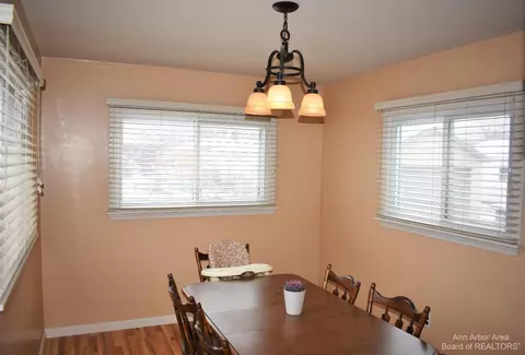 8008 Hipp St, Taylor, MI 48180 photo 10