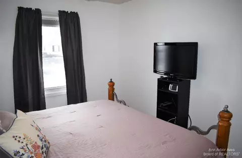 8008 Hipp St, Taylor, MI 48180 photo 11