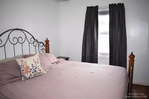 8008 Hipp St, Taylor, MI 48180 photo 12