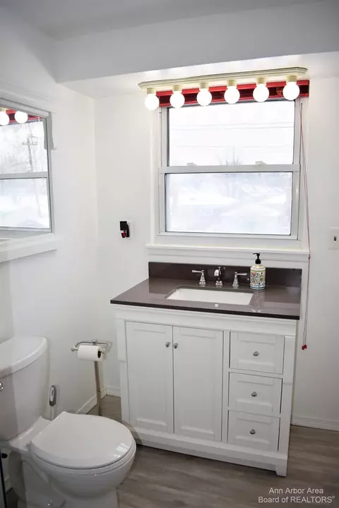 8008 Hipp St, Taylor, MI 48180 photo 25