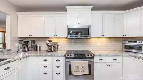 2011 Mccormick, Saline, MI 48176 photo 12