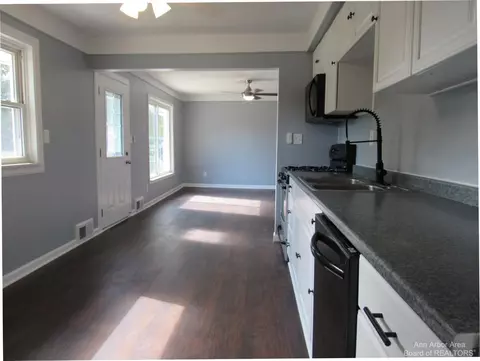 22256 Studio St, Taylor, MI 48180 photo 5