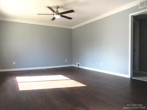22256 Studio St, Taylor, MI 48180 photo 2