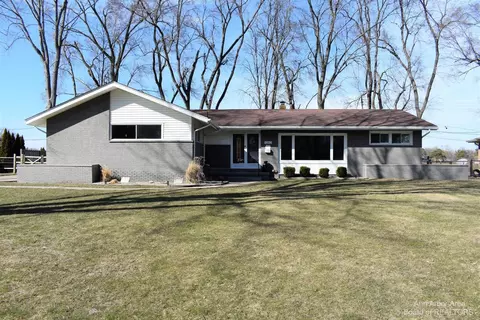 1262 Valetta Dr, Temperance, MI 48182 photo 1