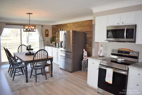 1262 Valetta Dr, Temperance, MI 48182 photo 9