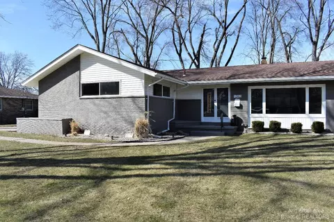 1262 Valetta Dr, Temperance, MI 48182 photo 2