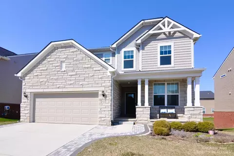 731 Groveland Cir, Ann Arbor, MI 48108