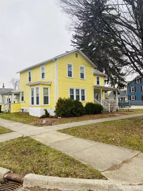 424 E Front St, Adrian, MI 49221 photo 2