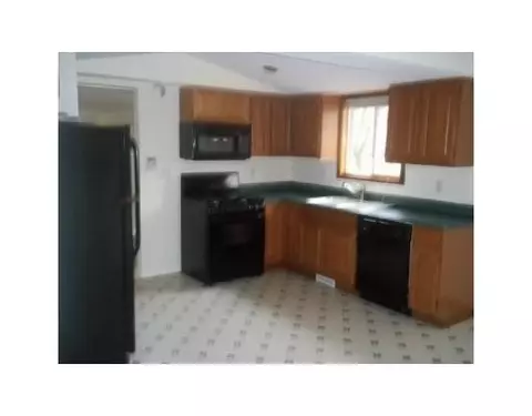 21700 Bohn, Belleville, MI 48111 photo 3